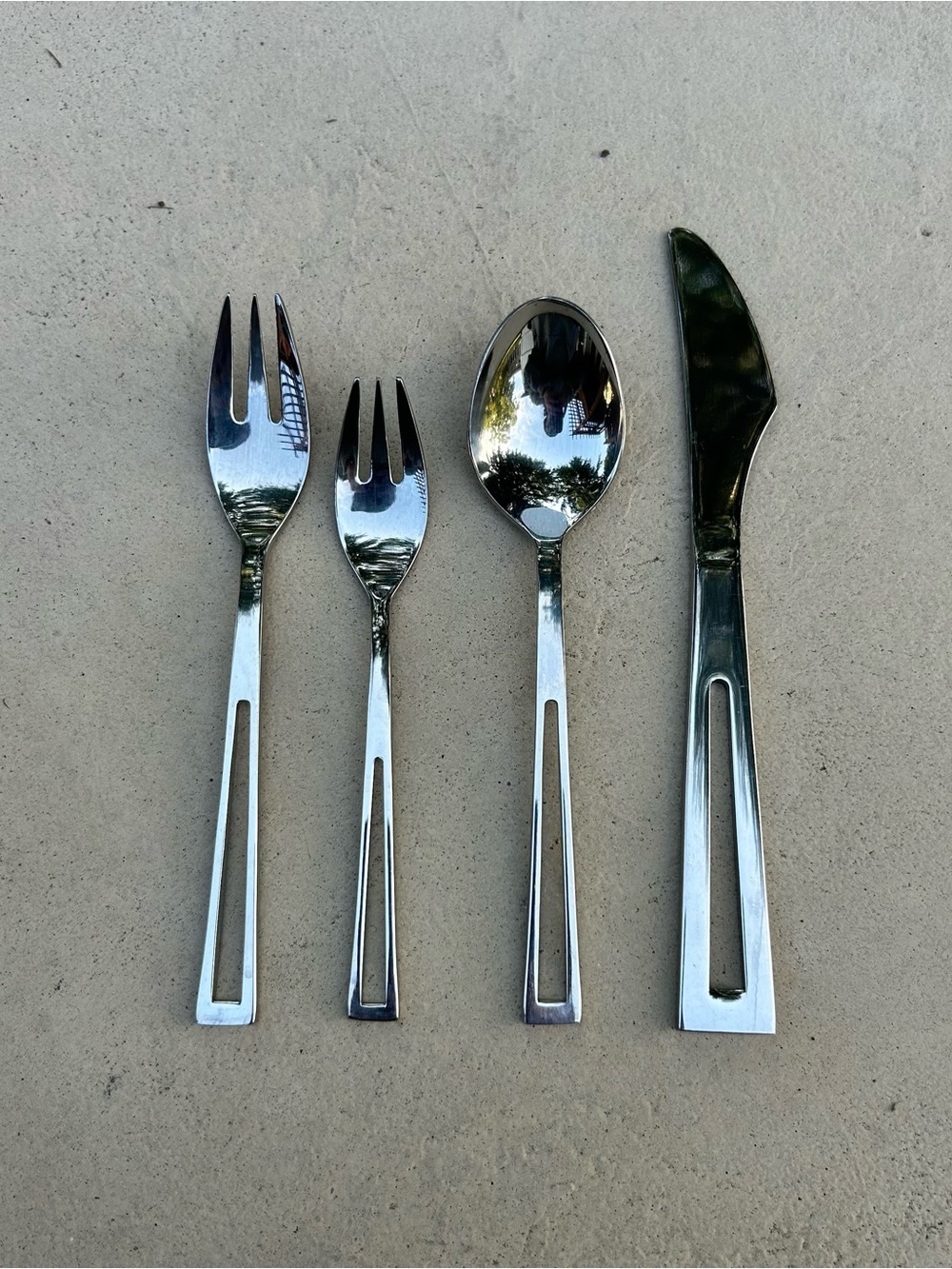 Supreme Cutlery Aperto Stainless Steel Flatware Set